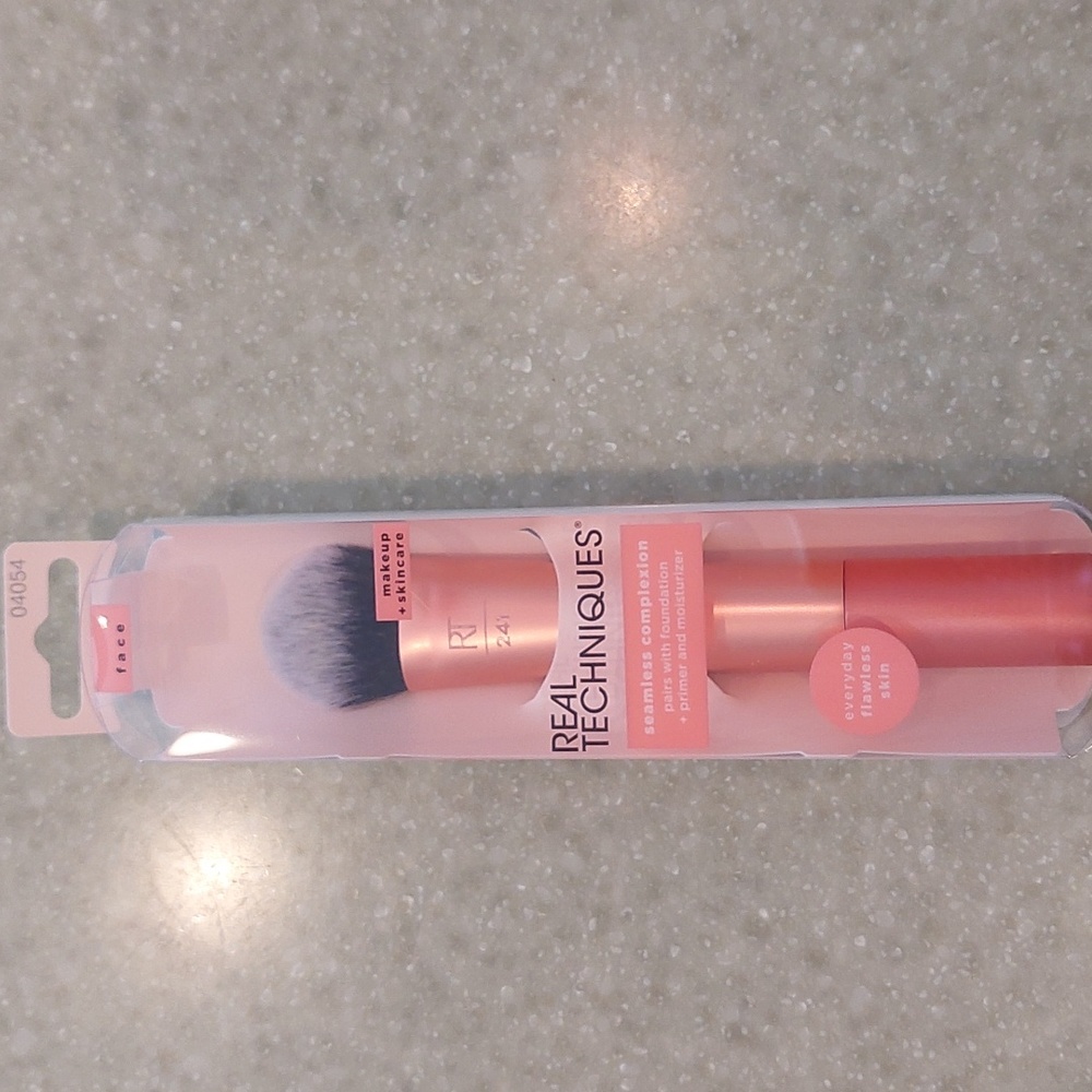 Real Techniques seamless complexion makeup brush